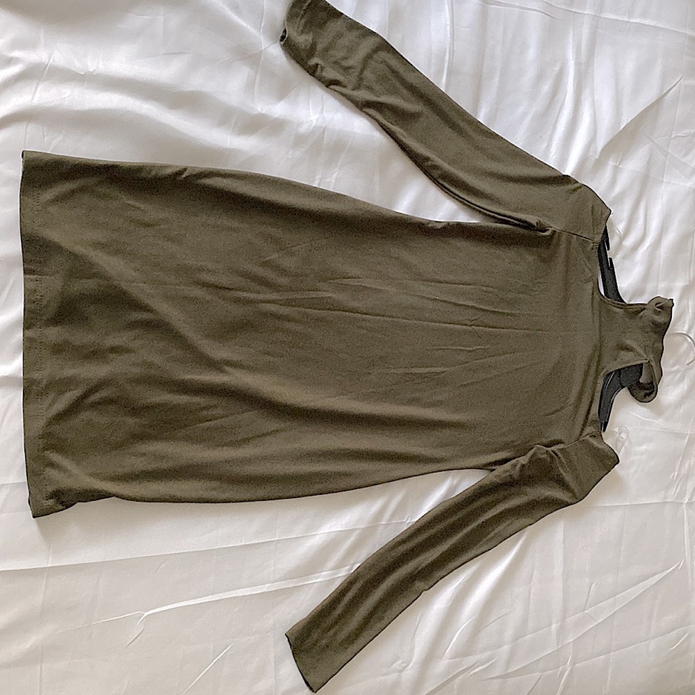 Selling a dress size medium green color, long sleeve cut on shoulder